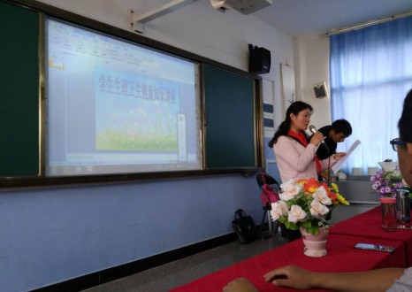 红河州三医院专家应邀授课：让学生从小树立防治艾滋病意识