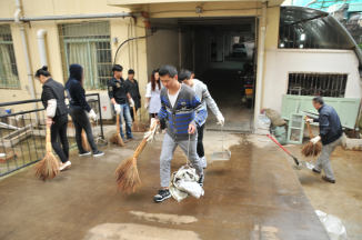 全院开展大扫除 改善卫生新环境