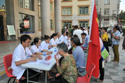 红河州第三人民医院开展“世界高血压日”义诊宣传活动