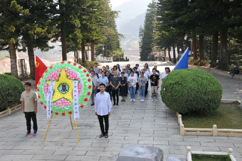 红河州三医院党员赴麻栗坡烈士陵园接受爱国主义和革命传统教育