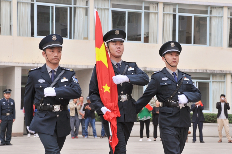 永怀爱国之情 砥砺强国之志 实践报国之行 三位护旗手原来很不简单
