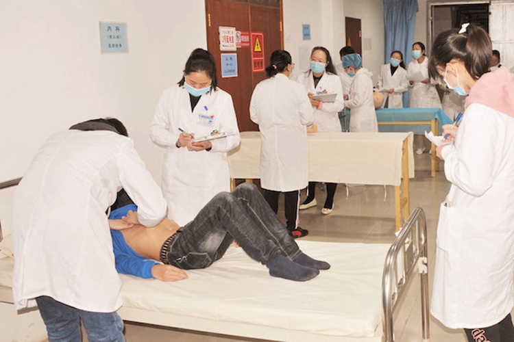 红河州第三人民医院进行实习生技能操作站点考试