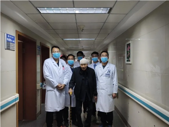 一位93岁患者在红河州第三人民 医院成功实施微创颅内血肿碎吸术