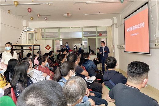 红河州第三人民医院开展肺部肿瘤科普 群众求知如渴挤在门外也要听