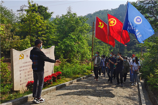 红河州第三人民医院开展主题党日活动：重温红色记忆传承革命精神