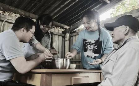 中秋家宴：医患一起包饺子