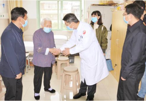 九九重阳节：王峥到红河州第三人民医院看望慰问老党员李琼芬