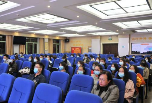 明心见性 身心和谐：红河州第三人民医院与新工“谈心”