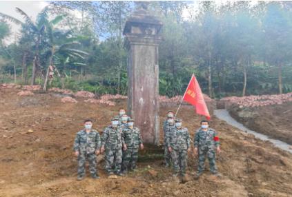 强边固防 | 防疫清扫两不误 突击队员在行动