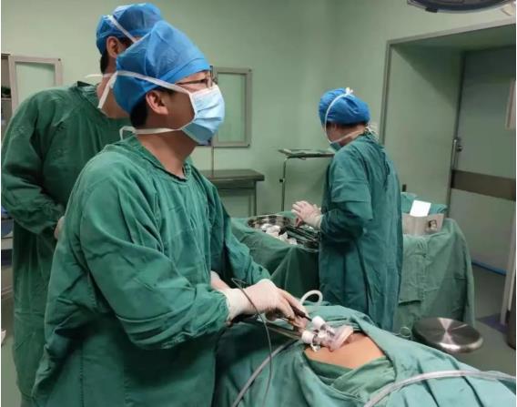 红河州第三人民医院在州内率先开展单孔腹腔镜胆囊切除术