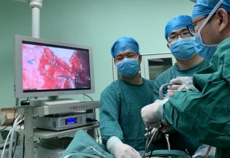 红河州肿瘤医院一个孔救了一位肺癌大爷 老人家说一年多来感觉良好