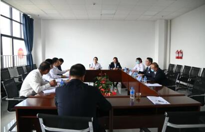 省残联党组书记、理事长赵正富到我州残疾人康复中心调研