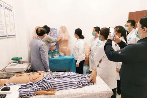 红河州第三人民医院临床技能培训中心更新操作模型 促进技能提升