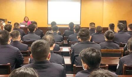 快讯两篇：红河州第三人民医院为红河边境管理支队讲授季节性传染病防控知识