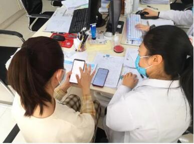 红河州第三人民医院财务科指导医护人员完成个人所得税汇算清缴