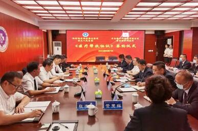 红河州第三人民医院与云锡劳研所签订协议共同推动职业病防治工作