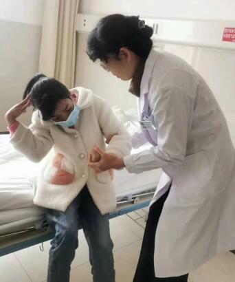 康复患者家庭与张梅的那些感动：有一种爱，叫施恩不图报！