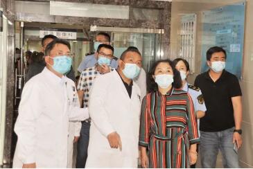 红河州市场监督管理局到红河州第三人民医院检查指导工作