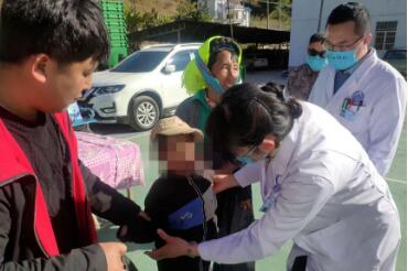 “张妈妈”变成“张奶奶” 不辞辛劳带出一批“张妈妈”“张姐姐”