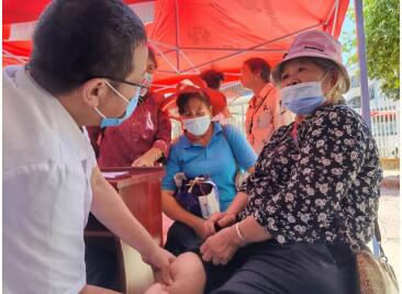 红河州第三人民医院：关爱老年人 健康走基层