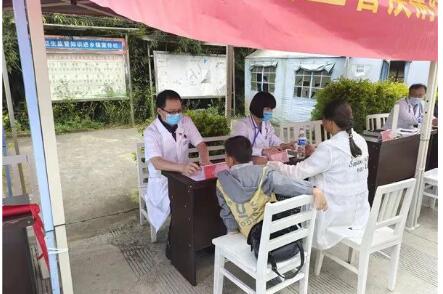 迎接党的二十大胜利召开：红河州第三人民医院赴贾沙开展为民活动