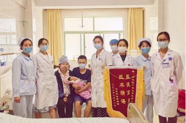 红河州第三医院为39岁孕产妇取了巨大卵巢肿瘤又产下一个大胖宝宝