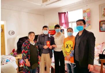 两个母亲的故事：车祸无情母爱无限 不屈生命卧床6年迎来20岁花季