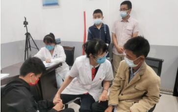 同事眼中的“拼命三郎”张梅