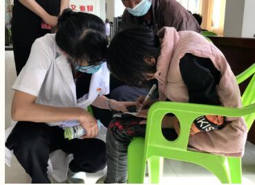 谁肯艰难际 孤峰傲群山：新时代医务工作者张梅医师速写