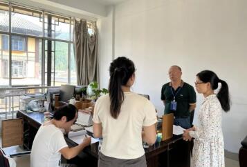 红河州癌症中心对各县市肿瘤登记工作进行督导考核