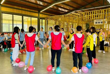 红河州第三人民医院开展护士长户外拓展团建活动