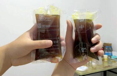 红河州第三人民医院熬制大锅药 良药苦口暖了一线战“疫”者的心