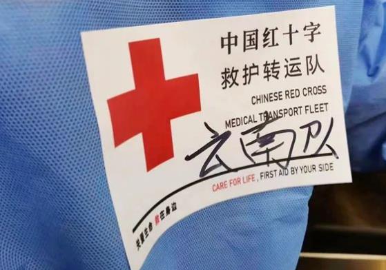 云南援沪救援队“红河车组” 把人道奉献博爱融进上海感激的泪光