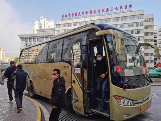 忠诚卫健：一家医院开通8条线路“健康直通车” 边疆人民赞誉为“健康宝马”