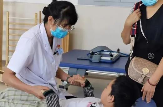 【担当卫健】喜报：云南好人云南最美职工张梅又荣获全国巾帼建功标兵称号