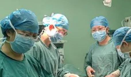 【担当卫健】红河州第三人民医院妇科完成一例复杂高难度巨大宫颈肌瘤切除术