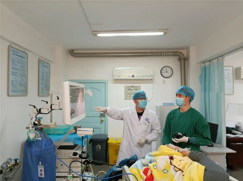 【担当卫健】粪便检测发现肠早癌 内镜下根治 66岁罗先生感慨自己是“幸运儿”