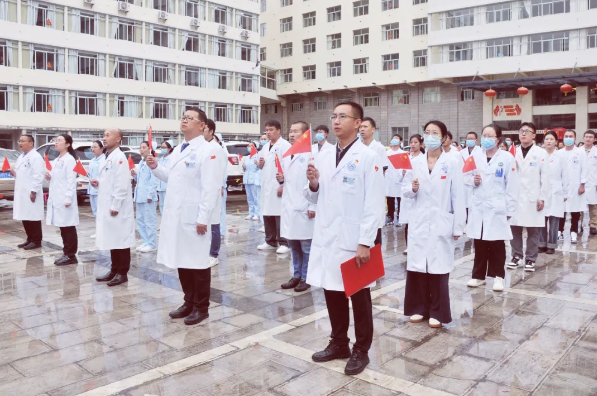 【忠诚卫健】红河州第三人民医院举行国庆升国旗仪式
