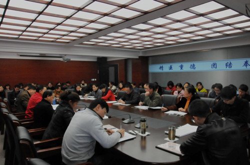 1547708668839945.jpg 1全院中层以上干部及中心组成员参加学习培训.jpg